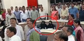 मुजफ्फरनगर: नगर पालिका बोर्ड बैठक में राष्ट्रगीत का अपमान, कुर्सी से नहीं उठीं मुस्लिम महिला सभासद, केंद्रीय मंत्री भी थे मौजूद Muzaffarnagar vande matram