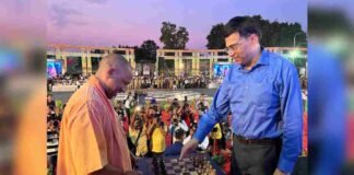 CM योगी ने विश्वनाथन आनंद के साथ खेला शतरंज, बोले- Chess हमें धैर्य और अनुशासन सिखाता है