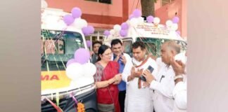मथुरा: एंबुलेंस का लोकार्पण करने पहुंचे पूर्व मंत्री, जिला अस्पताल के कर्मचारियों को लगाई फटकार, जानें वजह