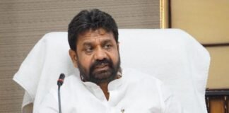 UP में जारी हुआ सख्त निर्देश- समय पर दफ्तर पहुंचें कर्मचारी, 10 मिनट से अधिक देरी पर कटेगी सैलरी Ayush Minister