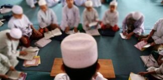 UP: मदरसे से गैर मुस्लिम छात्रों को निकालने पर बढ़ा विवाद, अल्पसंख्यक कल्याण विभाग के सचिव दिल्ली तलब Secretary of minority welfare department