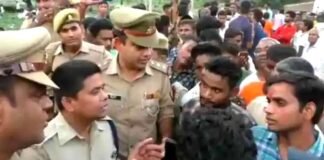 बरेली: ग्राम प्रधान शकीना के ससुर इश्तियाक ने साथियों संग रोका कांवड़ियों का रास्ता, औरतों ने छतों से फेंके पत्थर-गंदा पानी, जबरन बंद कराया DJ Bareilly gram pradhan shakina