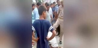 बिजनौर: जमीन पर बैठकर माफी मांगता रहा युवक, नहीं पसीजा सिपाही का दिल, मुंह पर मारी लात, दी गालियां