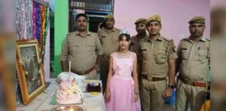 शहीद की बेटी का Birthday मनाने पहुंची मथुरा पुलिस, केक और गिफ्ट देखकर खिल उठा बच्ची का चेहरा