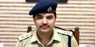 अलीगढ़: ड्यूटी में लापरवाही दिखाने वाले पुलिसकर्मियों पर SSP सख्त, थाना प्रभारियों को किया लाइन हाजिर