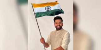 स्वतंत्रता दिवस पर रोहित शर्मा ने तिरंगे के साथ अपलोड की फोटो, हो गए ट्रोल