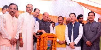 लखनऊ: रक्षामंत्री ने 185 करोड़ की योजनाओं का किया लोकार्पण, कहा- इंफ्रा क्षेत्र में जल्द नंबर-1 बनेगा UP Defence Minister Rajnath Singh