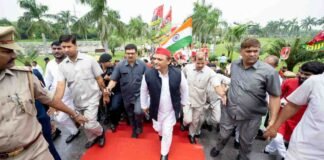 ‘तिरंगा के बहाने दंगा करा सकती है BJP’, अखिलेश बोले- CM ने भोलेनाथ पर बाल्टी से दूध चढ़ाया, हमको पैकेट वाले पर देनी होगी GST Akhilesh Yadav