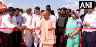 गोरखपुर: CM योगी ने कम्हरिया घाट पुल का किया लोकार्पण, जनसभा को संबोधित करते हुए कहा- आपने वर्षों पुरानी लड़ाई में प्राप्त कर ली विजय CM Yogi Adityanath Gorakhpur