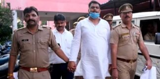 गोरखपुर: माफिया राजन तिवारी ने जेल ले जाते वक्त पुलिसकर्मियों को दी धमकी, बोला- रिहा होते ही जान से मार दूंगा Gorakhpur Mafia Rajan Tiwari