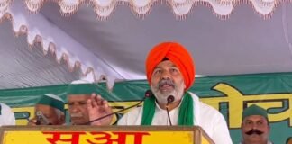 लखीमपुर में किसानों ने शुरू किया 75 घंटे का धरना प्रदर्शन, मंत्री अजय मिश्रा टेनी को बर्खास्त करने की मांग Lakhimpur Kheri Farmers