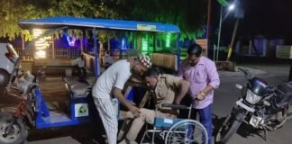 पीलीभीत: नाले में पड़ा सिपाही गा रहा था गाना, टूट गई थी पैर की हड्डी, लोगों ने उठाकर पहुंचाया अस्पताल