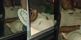 अंबेडकरनगर: ड्यूटी के दौरान PRV में सिपाहियों के सोना पड़ा महंगा, SP ने किया सस्पेंड, चालक होमगार्ड पर भी होगी कार्रवाई