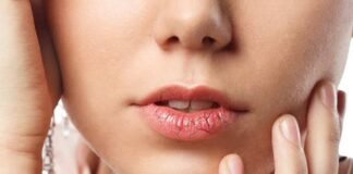 Skin Care Tips: अगर फटने लगे हैं आपके होंठ, इन 4 विटामिन की कमी तो इसके लिए ज़िम्मेदार नहीं ?