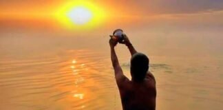 सूर्य देव को जल अर्पित करते समय रखें इन बातों का ध्यान, मिलेगा भारी लाभ