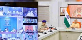 झांसी और मुरादाबाद में अवैध खनन पर भड़के CM योगी, पुलिस कप्तान से बोले- फ्री हैंड देने का यह मतलब नही है कि जिले में वसूली हो Demo Image