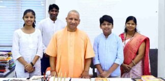 CM योगी से मिला कक्षा 7 में पढ़ने वाला 11 साल का जीनियस, UPSC के छात्रों को इतिहास पढ़ाता है कानपुर का यशवर्धन सिंह