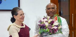 मल्लिकार्जुन खड़गे ने संभाला कांग्रेस अध्यक्ष का पद, सोनिया गांधी ने कहा- अब राहत महसूस कर रही हूं Mallikarjun Kharge Sonia Gandhi