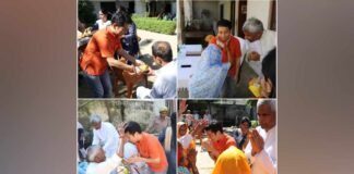 मुरादाबाद: वृद्धाश्रम में दिवाली मनाने पहुंचे SSP, जब मिला बुजुर्गों का आशीर्वाद तो आंख से छलके आंसू