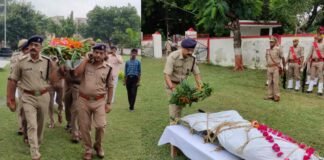 उन्नाव : ड्यूटी के बाद हालत बिगड़ने से हेड कांस्टेबल का निधन, कंधा देते वक्त नम हो गईं SP और CO की आंखें