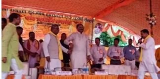 बलिया: ओम प्रकाश राजभर का हाथ पकड़कर मंच पर ले गए डिप्टी CM ब्रजेश पाठक, बताया ‘सच्चा दोस्त’ Brajesh Pathak Om Prakash Rajbhar