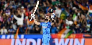 IND vs PAK T20: भारत ने पाकिस्तान को 4 विकेट से चटाई धूल, कोहली की विराट पारी ने किया कमाल India beat Pakistan