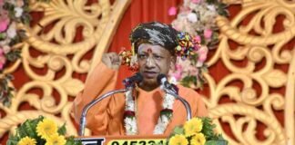 विजयादशमी का पर्व सनातन हिंदू धर्म को सदैव सत्य, न्याय और धर्म के पर्थ पर चलने की प्रेरणा देता है: योगी