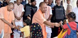 बाढ़ प्रभावित क्षेत्रों में मदद को ‘ग्राउंड जीरो’ पर उतरे CM योगी, कहा- आपदा की इस घड़ी में प्रत्येक पीड़ित के साथ मुस्तैदी से खड़ी है सरकार