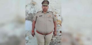 फिरोजाबाद : इंस्पेक्टर की वर्दी पहन कर उगाही कर रहा था 180 किलो का युवक, देखकर चौंके पुलिसकर्मी