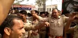 अमरोहा: दारोगा की विदाई में काम छोड़ कर जमकर नाचे पुलिसकर्मी, CO बोले- डांस करना कोई बुरी बात है क्या