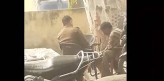शामली: कोतवाली में मसाज कराते दारोगा का Video वायरल, बाद में दी सफाई