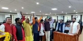 आगरा में ‘वीर सावरकर’ के नाम से जाना जाएगा धुलियागंज चौराहा, प्रतिमा भी होगी स्थापित, सपा-बसपा ने किया विरोध Agra Veer Savarkar