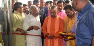 वाराणसी: CM योगी ने PM मोदी के जीवन पर केंद्रित 8 दिवसीय चित्र प्रदर्शनी का किया उद्घाटन Varanasi CM Yogi Adityanath