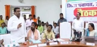 उन्नाव: मीटिंग में BJP विधायक ने लगाई अफसरों की क्लास, बोले- 100 बार कह चुके हैं, जब आया करें तो खड़े हो जाया करो, Video वायरल Unnao BJP MLA Anil Singh