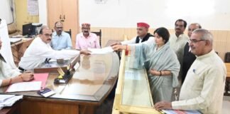 मैनपुरी उपचुनाव: डिंपल यादव ने किया नामांकन, अखिलेश ने कहा- सपा को वोट ही ‘नेताजी’ को सच्ची श्रद्धांजलि Mainpuri By Election Dimple Yadav