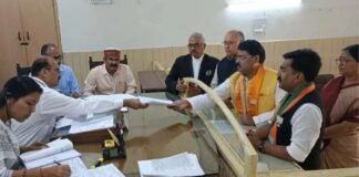 मैनपुरी उपचुनाव: BJP प्रत्याशी रघुराज सिंह शाक्य ने किया नामांकन, पहले ‘नेताजी’ की समाधि पर अर्पित किए पुष्प Raghuraj Singh Shakya nomination