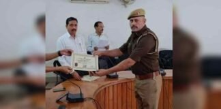 आजमगढ़: नाइट ड्यूटी पर जा रहे हेड कांस्टेबल की सड़क हादसे में मौत, परिजनों का रो- रो कर बुरा हाल