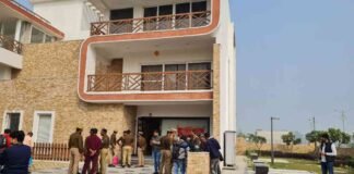 योगी सरकार की बाहुबली विजय मिश्रा पर बड़ी कार्रवाई, लखनऊ में सीज हुआ बहू का 11 करोड़ का बंगला Former MLA Vijay Mishra