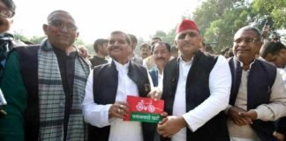 UP: प्रसपा का सपा में विलय, एक हुए चाचा-भतीजा, शिवपाल सिंह यादव बोले- अब गाड़ी में लगेगा समाजवादी पार्टी का झंडा Shivpal Singh Yadav Akhilesh Yadav