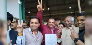 Rampur By Election: भाजपा ने रचा इतिहास, आकाश सक्सेना ने सपा प्रत्याशी आसिम राजा को चटाई धूल, बोले- गुलामी से आजाद हुआ रामपुर Rampur By Election Akash Saxena