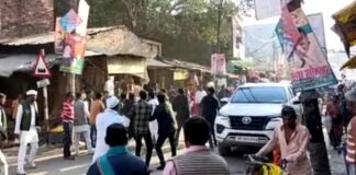 कौशांबी: ‘भारत जोड़ो यात्रा’ में कांग्रेसियों ने एक-दूसरे को जमकर ‘तोड़ा’, खूब चले लाठी-डंडे और पत्थर, Video वायरल Kaushambi Bharat jodo yatra