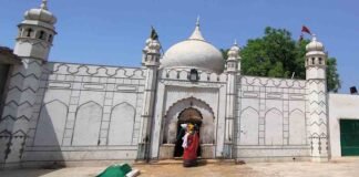 एटा: जलेसर दरगाह से हुए 99 करोड़ के गबन की अब EOW करेगी जांच, कमेटी ने चढ़ावे की रकम में की थी घपलेबाजी Etah 99 crore scam