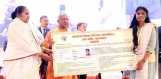 लखनऊ: CM योगी ने 1395 प्रवक्ताओं व सहायक अध्यापकों को सौंपा नियुक्ति पत्र, कहा- ट्रांसफर-पोस्टिंग के चक्कर में मत पड़ना Lucknow CM Yogi Adityanath