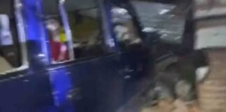 बलिया : झोपड़ी में जा घुसी पुलिस जीप, हादसे में कई घायल, गाड़ी में मिली शराब की बोतलें