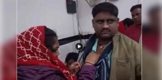 बस्ती में गर्लफ्रेंड के साथ रंगरलियां मनाते पकड़ा गया दारोगा, पत्नी ने लोगों को सामने जमकर पीटा, वीडियो वायरल