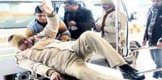 अलीगढ़ जिला जेल से बंदियों को पेशी पर ले जा रही पुलिस वैन फरीदाबाद में पलटी, दारोगा समेत 4 पुलिसकर्मी घायल
