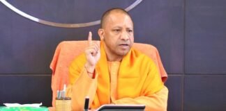 UP: भ्रष्टाचार के खिलाफ CM योगी की बड़ी कार्रवाई, नोएडा के डिप्टी लेबर कमिश्नर डीके सिंह सस्पेंड, जापानी कंपनी से पैसे वसूलने का आरोप Noida deputy labour commissioner