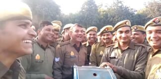 UP Police के सिपाही तेजवीर सिंह विधूड़ी का गाना ‘लिखो मेरी रपट दरोगा जी, घरवाली ने दिया पटक दरोगा जी’ सोशल मीडिया पर मचा रहा धूम Baghpat Constable Tejveer Singh Bidhuri
