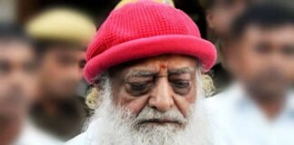 गुजरात रेप केस में आसाराम बापू को उम्रकैद की सजा, शाहजहांपुर की पीड़िता व पिता ने बांटी मिठाई, कहा- जीत हमेशा सत्य की होती है Asaram Bapu