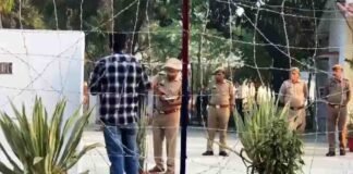 हापुड़: पुलिस लाइन में तैनात सिपाही ने खुद को गोली मारकर की आत्महत्या, क्वॉर्टर गार्ड परिसर में पड़ा मिला शव Hapur Constable